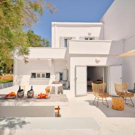 Psathi Beach House، فندق في كيمولوس