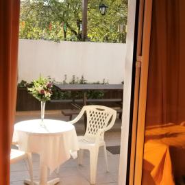Pansion Chrisa – hotel w mieście Skiatos