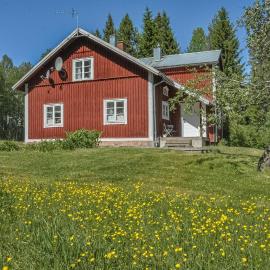 Cozy Home In Lesjöfors With Kitchen، فندق في Lesjöfors