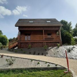 SUPERBE CHALET AVEC PISCINE CHAUFFEE Juillet et Aout, hotel sa Saint-Manvieu-Bocage