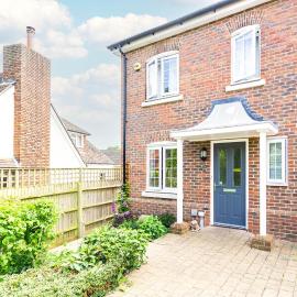 Riverside Stays, Modern House Stays, Shefford, Bedfordshire、Sheffordのホテル