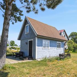 Beautiful Home In Stånga With Kitchen, hotel Stånga városában