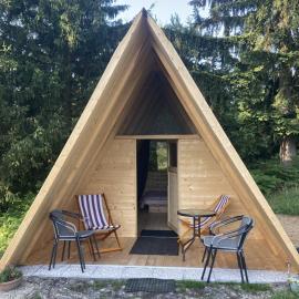 Hillside Bio Glamping, hotel u gradu 'Prebold'