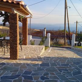 Σπίτι στο βουνό αλλά μια ανάσα από τη θάλασσα