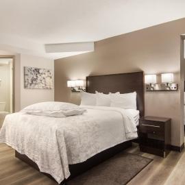 Red Roof Inn PLUS & Suites Erie، فندق في ايري