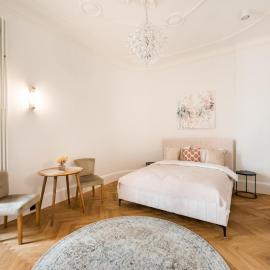 Premium Warsaw Center Studio by BookingHost