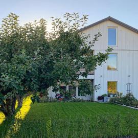 7 Bedroom Gorgeous Home In Bohus-Björkö، فندق في Skarvik
