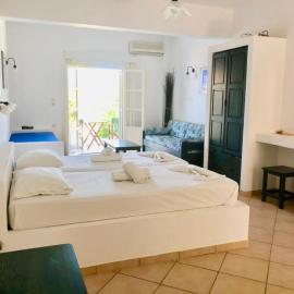 Agios Pavlos Studios, hotell i Aegiali