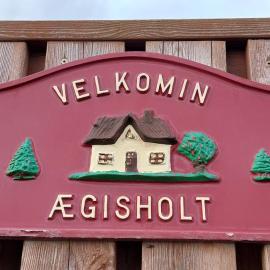 Ægisholt privete house with hot tub, hotel din Patreksfjörður