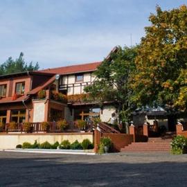 Gościniec Marzymięta、Czmońのホテル