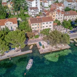 Stone Home Kotor, hotel di Dobrota