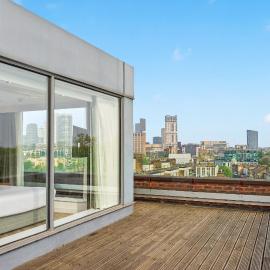 Roomzzz London Stratford, hotel a Londres