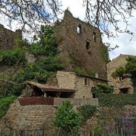 Gîte le rocher du château de Retourtour – hotel w mieście Lamastre
