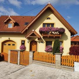 Žltý dom Vrbov, hotel vo Vrbove