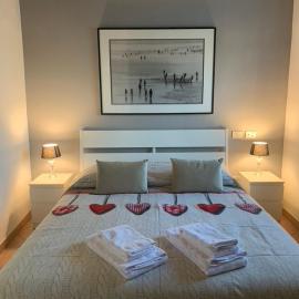 Colline Di Barengo Apartment, hotel din Momo