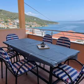 Apartman Emilija, hotel Vinišćében