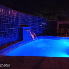 Casa com piscina , churrasqueira, Wi-Fi, em rua de Areia à 1km da praia, bairro sussegado, proíbido uso de som extremamente alto ideal para descansar