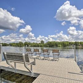 'Cumberland Retreat' w/ Lakefront Yard & Dock, hotel in Cumberland