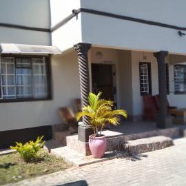 Chiloto Guest House, hotel u gradu Kasane