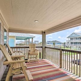 Private Beach Access: Coastal Freeport Home! – hotel w mieście Freeport