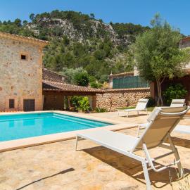 Fabulous Rural House with views to the mountains with swimming pool，位于凯玛丽的酒店