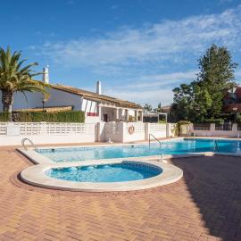 2 Bedroom Beach Front Home In Sagunto, hotel in Sagunto