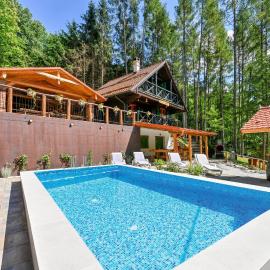 Cozy Home In Klenovnik With Sauna, hotel sa Klenovnik