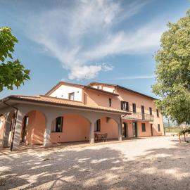 Assisium Appartamenti, hotel in Bastia Umbra