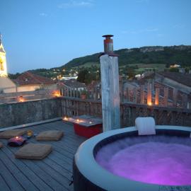 "Soft Secret" Chaleureuse maison avec Jacuzzi et terrasse privée sur les toits, Hotel in Le Mas-dʼAzil