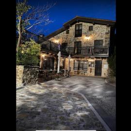 Posada y Apartamentos Trebuesto de Guriezo, hotelli kohteessa Trebuesto