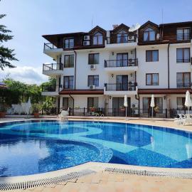 Sirena condo 50 m from the central beach, hotel in Byala