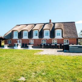 25 person holiday home in Rømø-By Traum, Hotel in Mølby