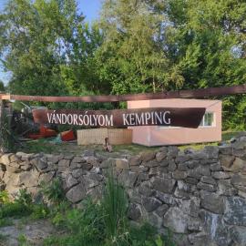 Vándorsólyom kemping, hótel í Nagymaros