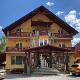 Raza Soarelui Pension, hotel a Praid