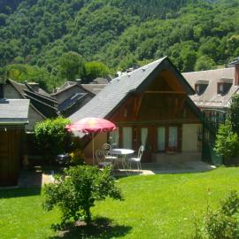 petite maison de montagne avec jardin, hotel in Cier-de-Luchon