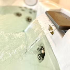 Brand New 2BD Apartment with Jacuzzi, hotel a Kustići