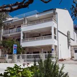 House Bilic, hotel in Baška Voda