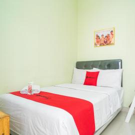 RedDoorz Syariah near Suncity Mall Sidoarjo, hotel in Sidoarjo