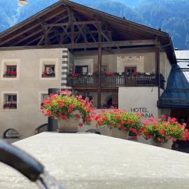 Hotel Chasa Chalavaina - Historisches Hotel des Jahres 2024, hotel v destinácii Müstair