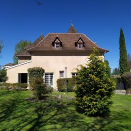 Gîte "La Sérénité Marivaloise" capacité jusqu'à 12 pers, hotel in Lacapelle-Marival