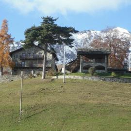 Viesnīca AGRITURISMO IL RUNCH DI MAJRANO LUCA pilsētā Viù