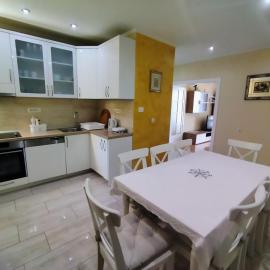 Apartments Lalić - A spacious three bedroom apartment with a sea view