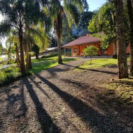 Cabana - Piscina - Lago - Pet - 50min Curitiba, hotel in Tijucas do Sul