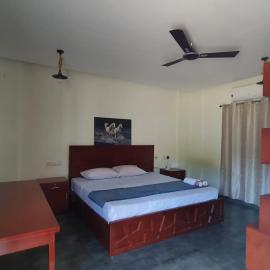 LUNAPIENA RESORTS, מלון בTiruvankod