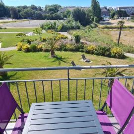 Appartement devant la plage avec piscine