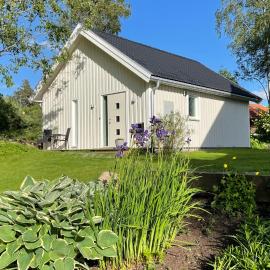 Floda, Minihus på 62m2 för plats för 4 vuxna och 2 barn, Hotel in Floda