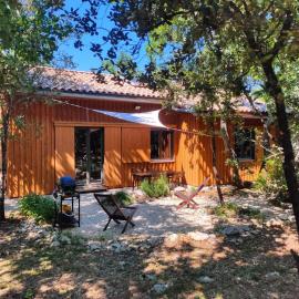 Gite et cabane écologiques 1000 Pailles, hotel in Labastide-de-Virac