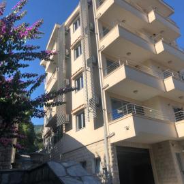 Apartments Rafailović Ljubo, hotel in Rafailovici