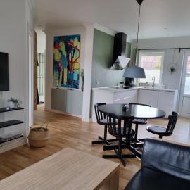 Løkken centrum ferielejlighed-apartment 4E, hotel u gradu Leken