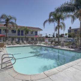 Motel 6-Corona, CA、コロナのホテル